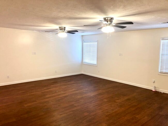 Building Photo - 2703 River Ridge Ct