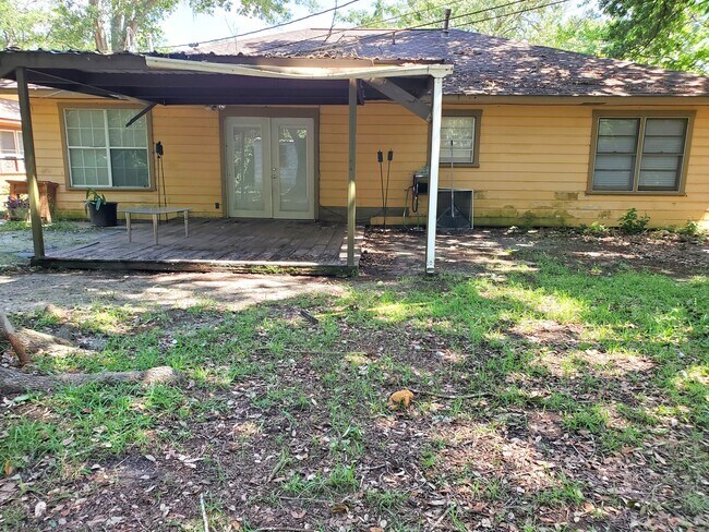 Building Photo - 2307 McKee Dr