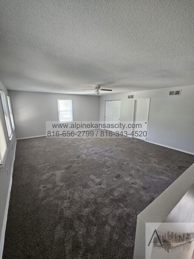 Building Photo - Home in NE with HUGE Primary Bedroom! Vouchers OK