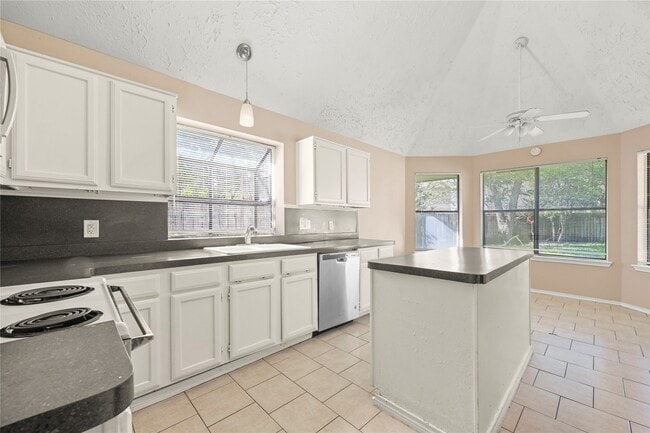 Building Photo - 6903 Foxcroft Ln