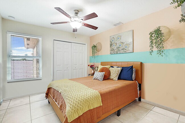 Building Photo - 4548 SW 28th Way