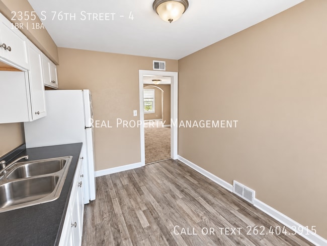 Building Photo - 2355 S 76th St