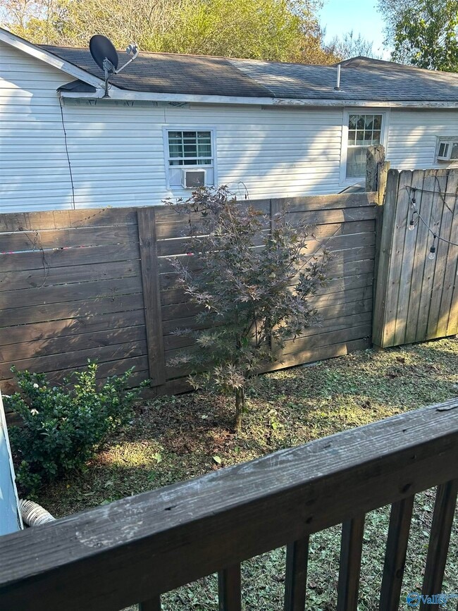 Building Photo - 1611 College St SE