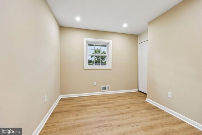 Building Photo - 7200 Vellex Ln