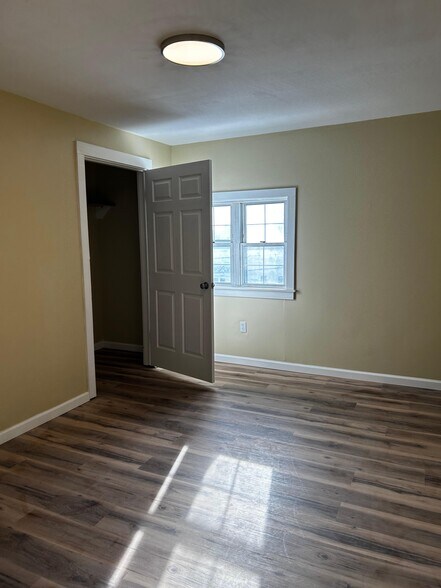 Building Photo - 158 Fallbrook St