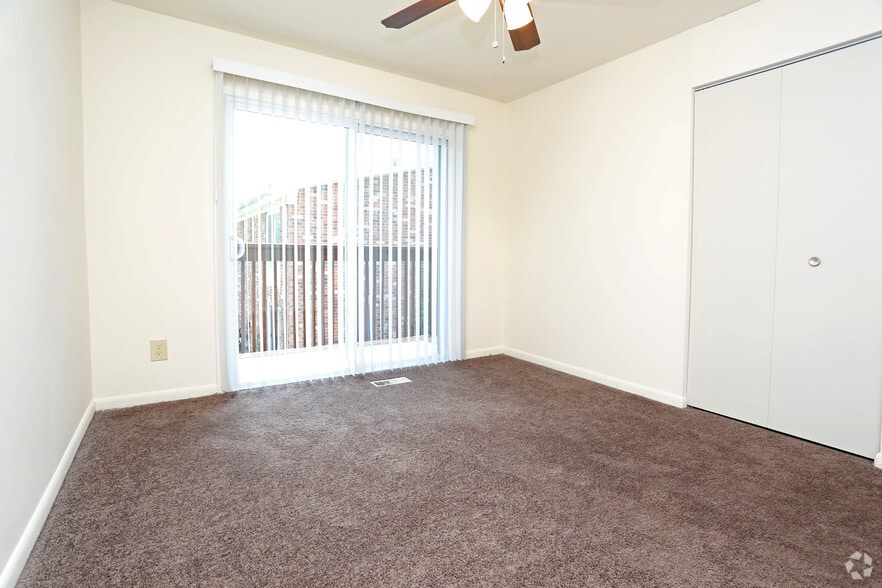 2BR, 1.5BA - 1,600 SF Townhouse - Bedroom - Mayfair Apartment Homes