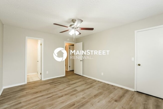 Building Photo - 3 Bedroom Pet-Friendly Home in YUKON, OK with Main Street Renewal