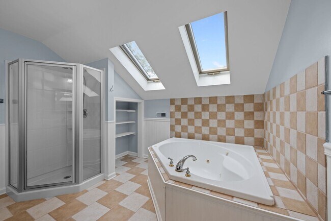 Building Photo - 4BD/3BA plus Bonus Room on Sought After Ma...