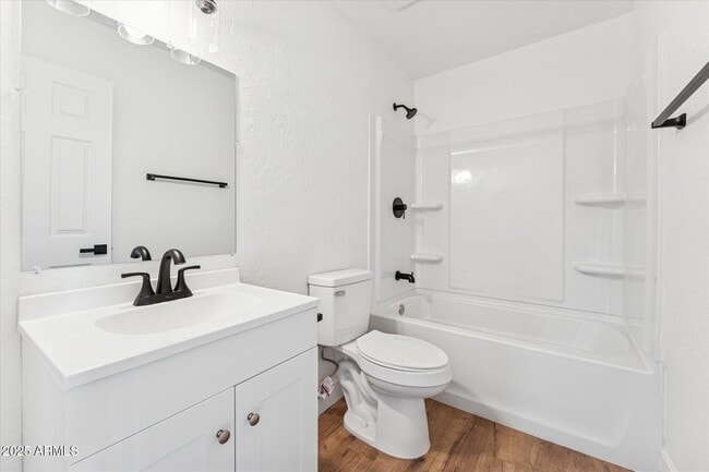Building Photo - 2739 E Tamarisk Ave