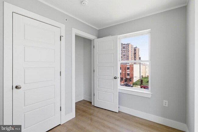 Building Photo - 1511 W Flora St