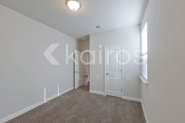 Building Photo - 13642 Willamette Wy