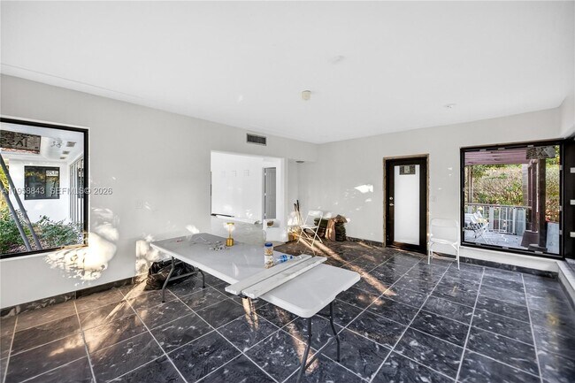 Building Photo - 1100 N Shore Dr