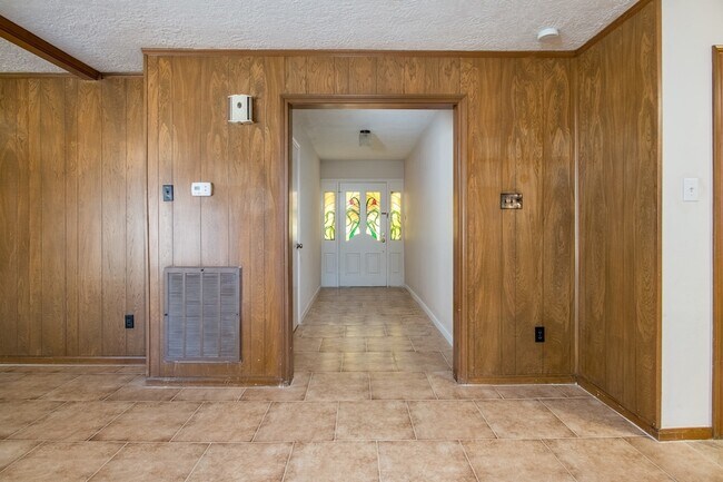 Building Photo - 1830 Baker Dr