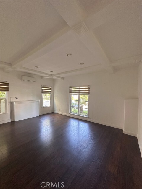 Building Photo - 137 S Roxbury Dr