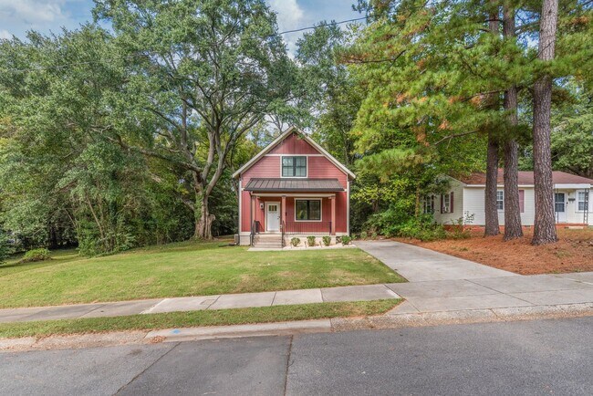 Building Photo - Beautiful Home with a Backyard Deck in Bid...