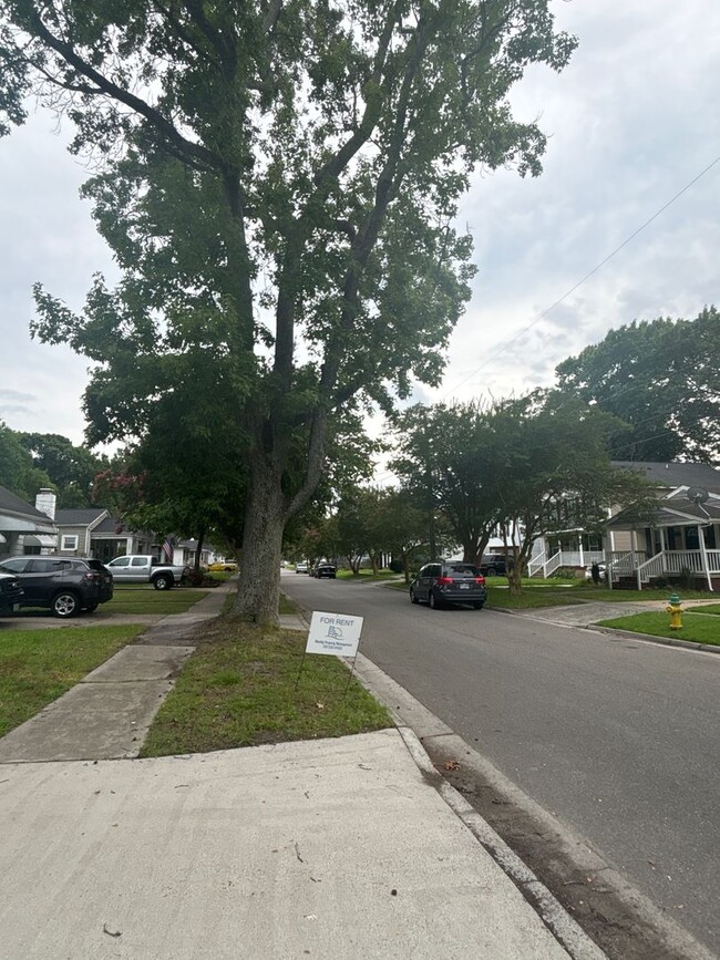Building Photo - Spacious 4-Bedroom Home Near Base – No Tun...