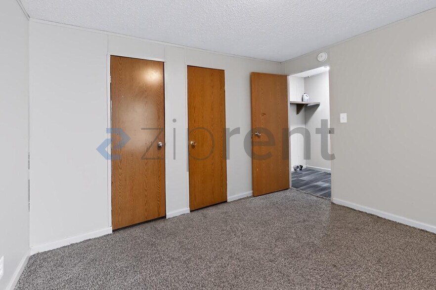 Building Photo - 1112 Armadillo Dr