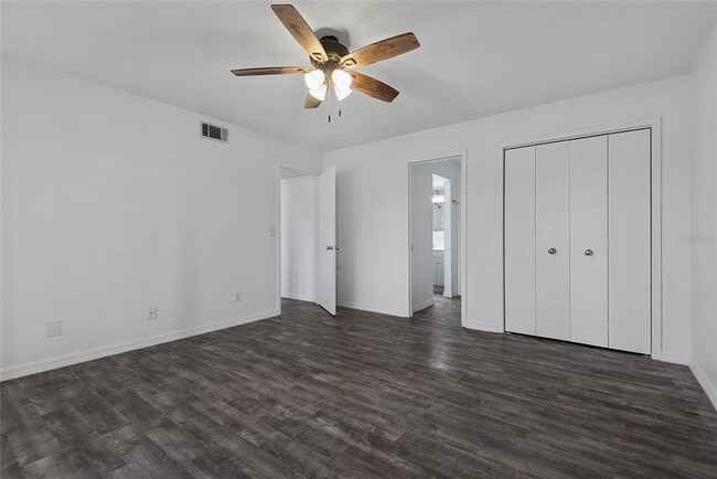 Building Photo - 60 Club House Dr