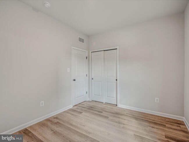 Building Photo - 290 Scoter Rd