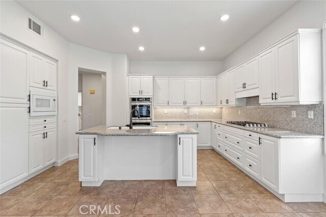 Building Photo - 2140 Chandler Dr