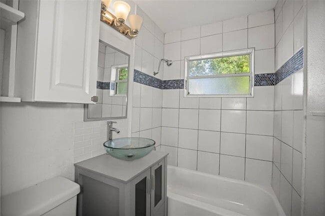 Building Photo - 1511 35th Ave N