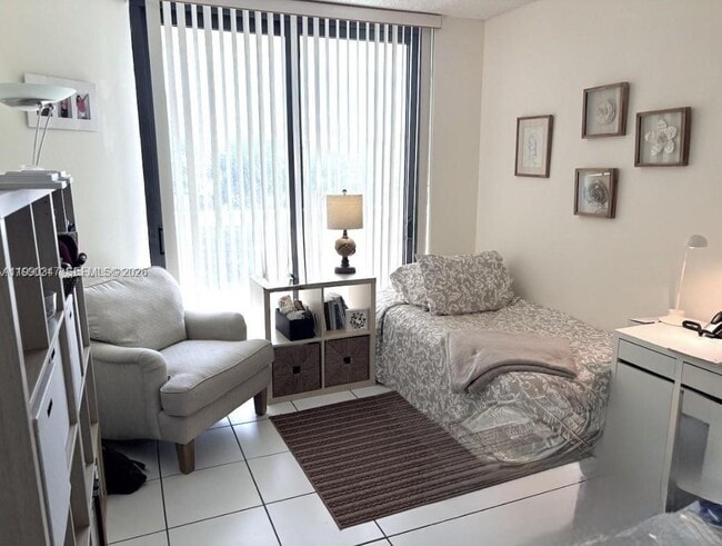 Building Photo - 20185 E Country Club Dr