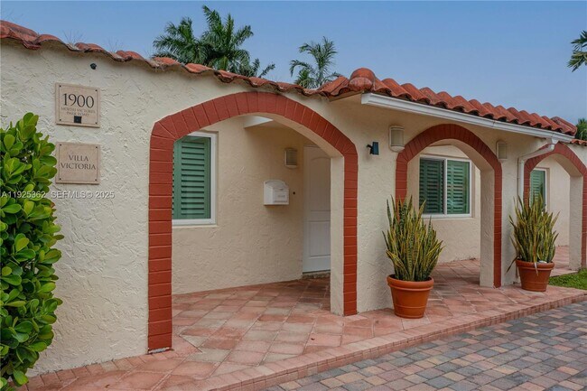 Building Photo - 1900 N Victoria Park Rd