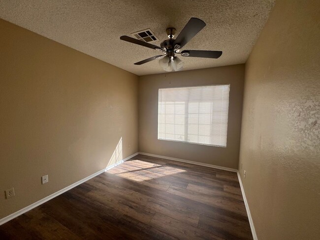 Building Photo - West Lancaster Home