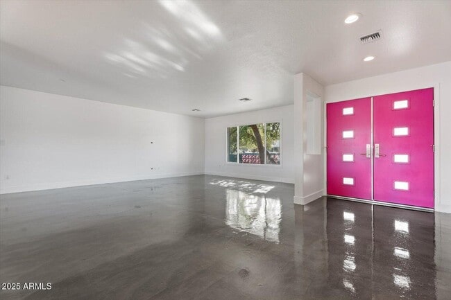 Building Photo - 8524 E Edgemont Ave