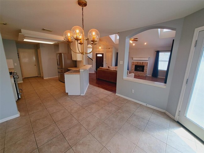 Building Photo - 3708 Bird House Dr