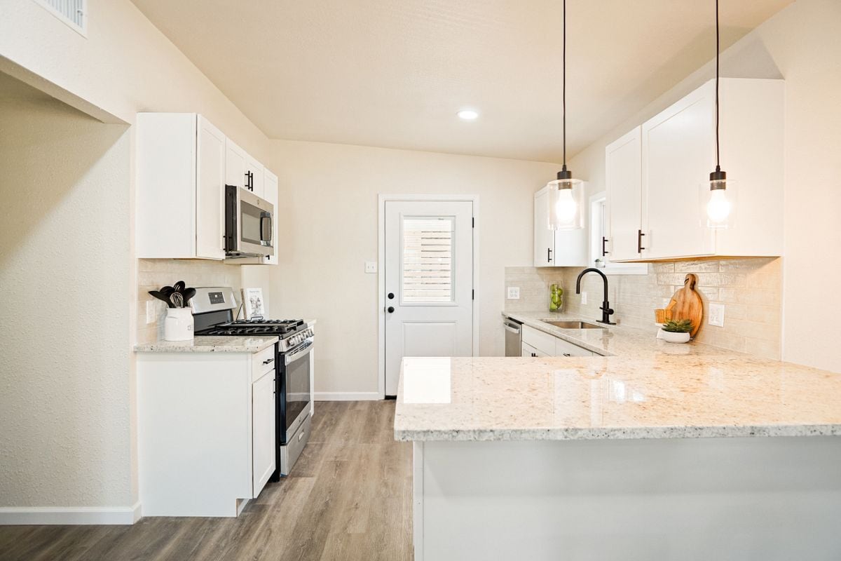 Building Photo - 462 Springwood Ln