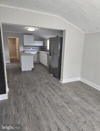 Building Photo - 66 E Red Bank Ave