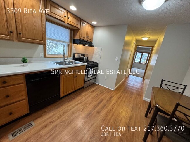 Building Photo - Amenities Galore! 3 Bed, 1 Bath House in S...