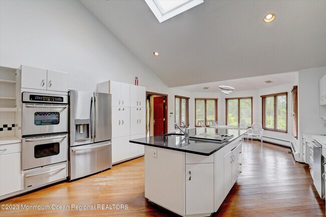 Building Photo - 84 Wickapecko Dr