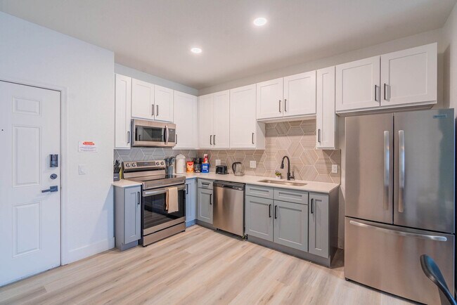 Building Photo - 6610 N 93rd Ave