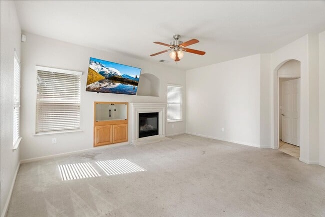 Building Photo - 7 Pewter Ct