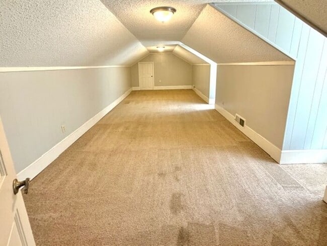 Building Photo - Spacious Home In Countrywood-4 Bedrooms 2827 SF