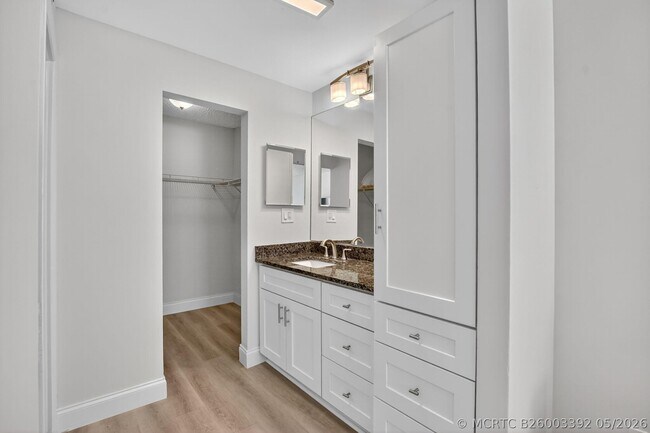 Building Photo - 8 Royal Palm Way