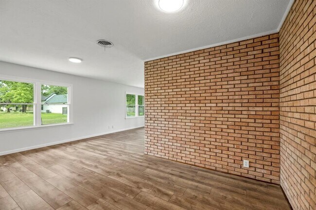 Building Photo - 606 Clayton St