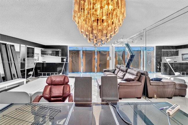 Building Photo - 825 NE 26th Ave