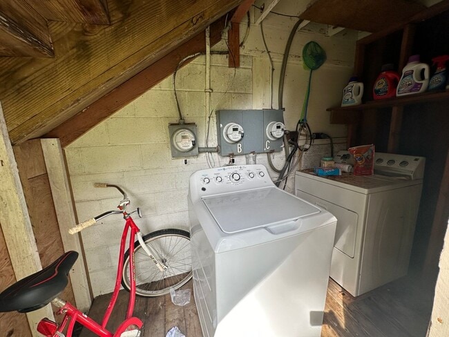 Building Photo - 190 Rogers Rd