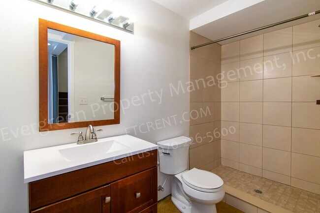 Building Photo - 318-320 W Myrtle