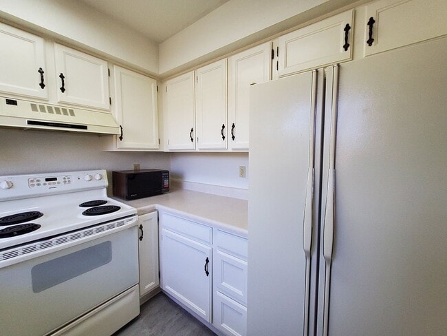 Building Photo - Three Bedroom at Green Valley Park