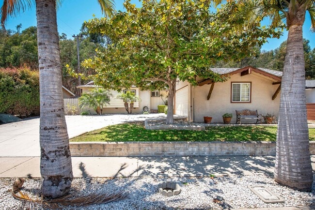 Building Photo - Santa Barbara Shores 4 bd / 2 bth - walkin...