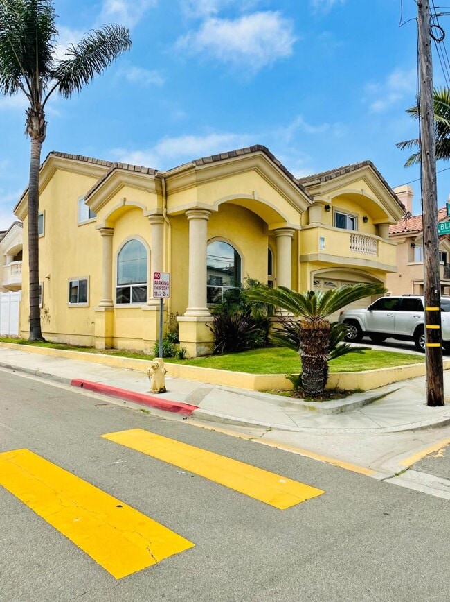 Building Photo - 2022 Plant Ave