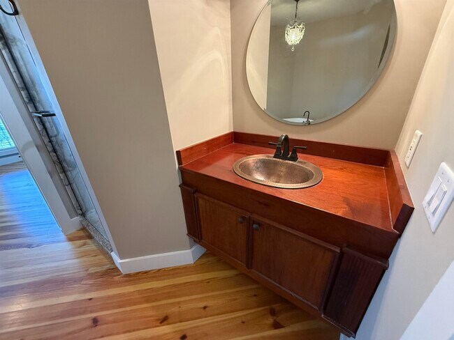 Building Photo - 1708 25th Ave N