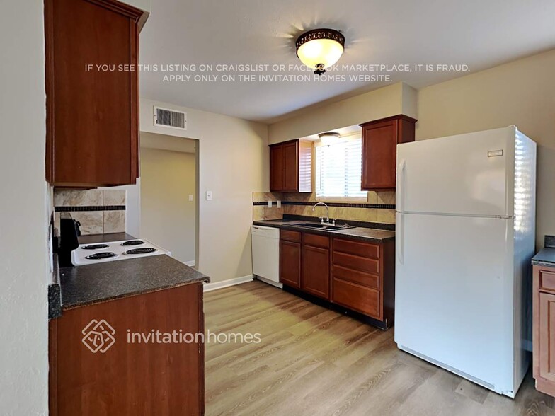 Building Photo - 8520 N 33rd Dr