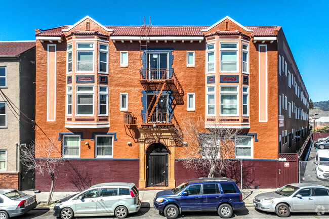 Building Entrance - Kensington Manor Apartments