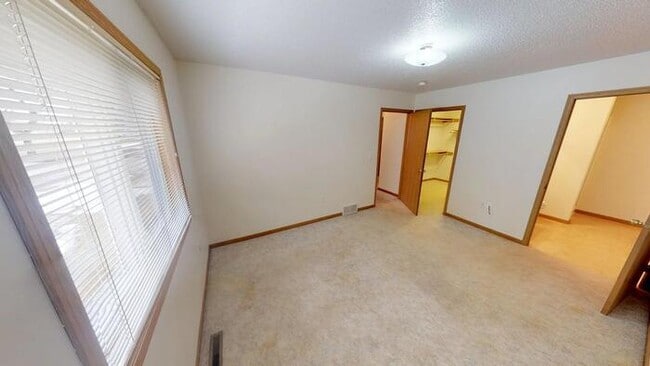 Building Photo - 306 S 13th St