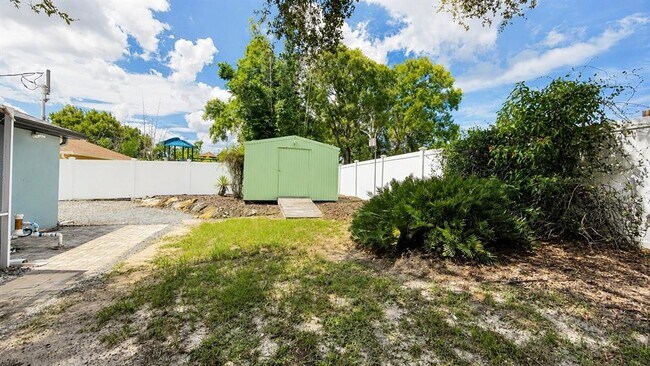 Building Photo - 2469 Lackland Ave